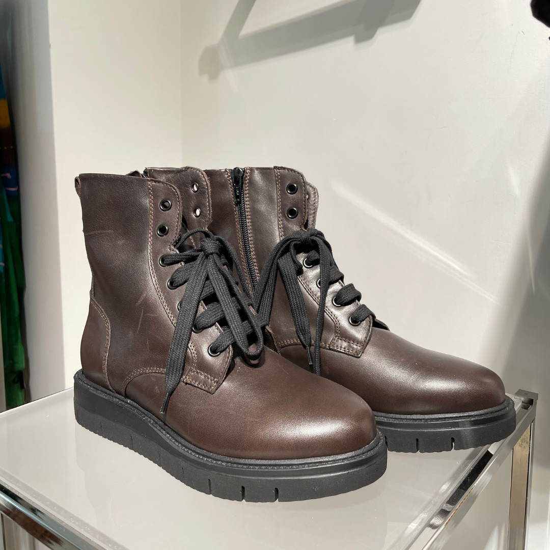 ANFIBIO IN PELLE MARRONE